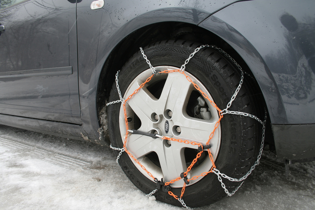 chaîne pour les pneus, pour rouler sur la neige